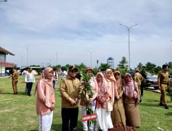 Pj. Gubernur Ikut Serta dalam Penghijauan Ruas Jalan Tol  bakauheni-terbanggi besar bantuk Kurangi Polusi