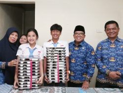 Pj. Gubernur Samsudin Tinjau Pelaksanaan Program Makan Bergizi Gratis Di SMA Negeri 1 Dan SMA Utama 3 Bandarlampung