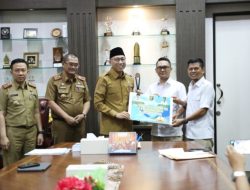 Gubernur Mirza Serahkan Bantuan Operasional kepada Koorwil dan Koordinator Kabupaten/Kota PKH se-Provinsi Lampung