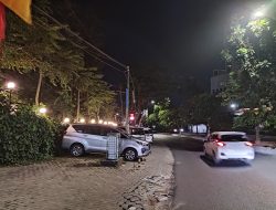 Cafe Nako Alih Fusingkan Trotoar Menjadi Lahan Parkir