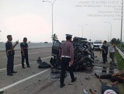 Innova Tabrak Truk di JTTS Lampung Selatan, Dua Tewas dan Tiga Luka-Luka