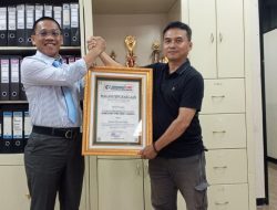 Descatama Paksi Moeda Terima Penghargaan Salah Satu Tokoh Inspiratif dari LAMPUNG7.COM