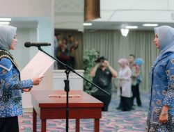 Bunda Literasi Provinsi Lampung Ibu Purnama Wulan Sari Mirza Kukuhkan Tim Literasi Provinsi Lampung periode 2025–2030