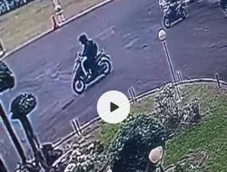 Motor Wartawan Pemprov Lampung Raib di Depan Balai Keratun, Terekam CCTV Digondol Maling Jelang Salat Jumat