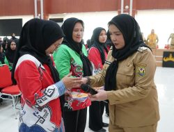 Wali Kota Bandar Lampung Salurkan THR dan Insentif bagi PPPK serta Kader Pelayanan Masyarakat