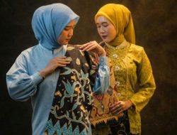 Merajut Benang Emas di Tengah Tugas Negara: Perjalanan Asri Bangkitkan Tapis Lampung