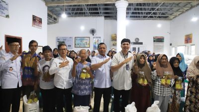 Bupati Pringsewu Serahkan Bantuan Pangan Tahun 2026 di Pekon Rejosari