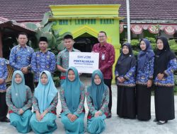 BRI BO Liwa melalui YBM BRILiaN Serahkan Beasiswa kepada 17 Siswa di Lampung Barat dan Pesisir Barat