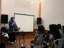 Ketua Prodi Manajemen IIB Darmajaya Beri Pelatihan Service Excellent kepada Karyawan PT Sungai Sumatera Jawa