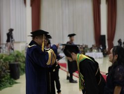 Lulus Cumlaude IPK 4,00 dan Kerja Sebelum Wisuda! Wisudawan Terbaik FEB IIB Darmajaya Ini Bikin Bangga