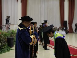 Kuliah Sambil Jadi Freelance Desainer, M. Bagus Pratama Putra Jadi Wisudawan Terbaik DHPT IIB Darmajaya