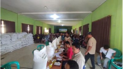 580 KPM di Pekon Waringinsari Barat Terima Bantuan Pangan Beras dan Minyak Goreng