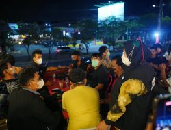 Wali Kota Bandar Lampung Bagikan Masker kepada Pengguna Jalan, Warga Diminta Waspada Abu Vulkanik