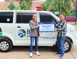 BRI Branch Office Pringsewu melalui BRI Peduli Serahkan Ambulans kepada Yayasan Lampung Sinergi Berjaya